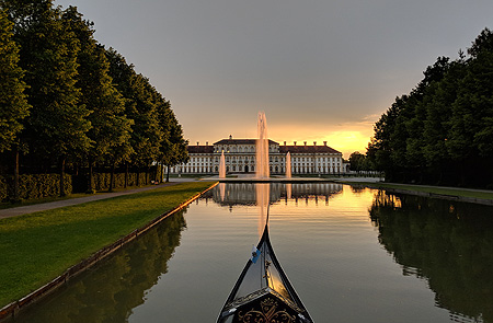Picture: Schleißheim New Palace with gondola on the central canal