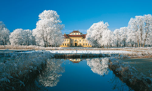 Schloss Lustheim im winterlichen Park