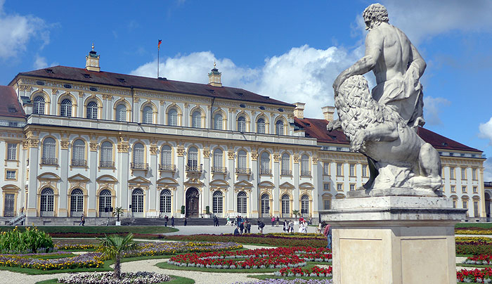 Bild: Neues Schloss Schleißheim, Gartenfassade mit Blumenparterre