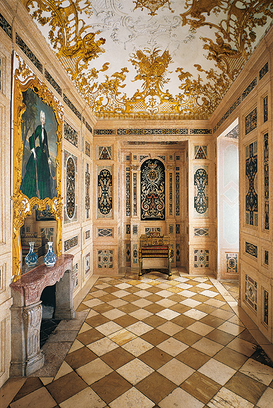 Stucco-work Cabinet, photo: Bayerische Schlösserverwaltung Picture: Stucco-work Cabinet