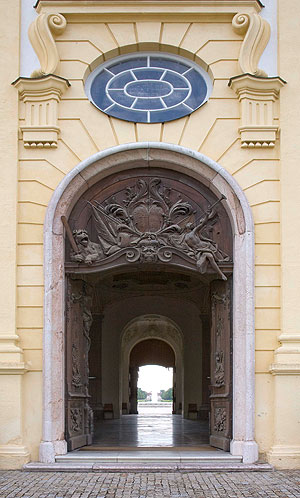 Picture: Central portal of the New Palace